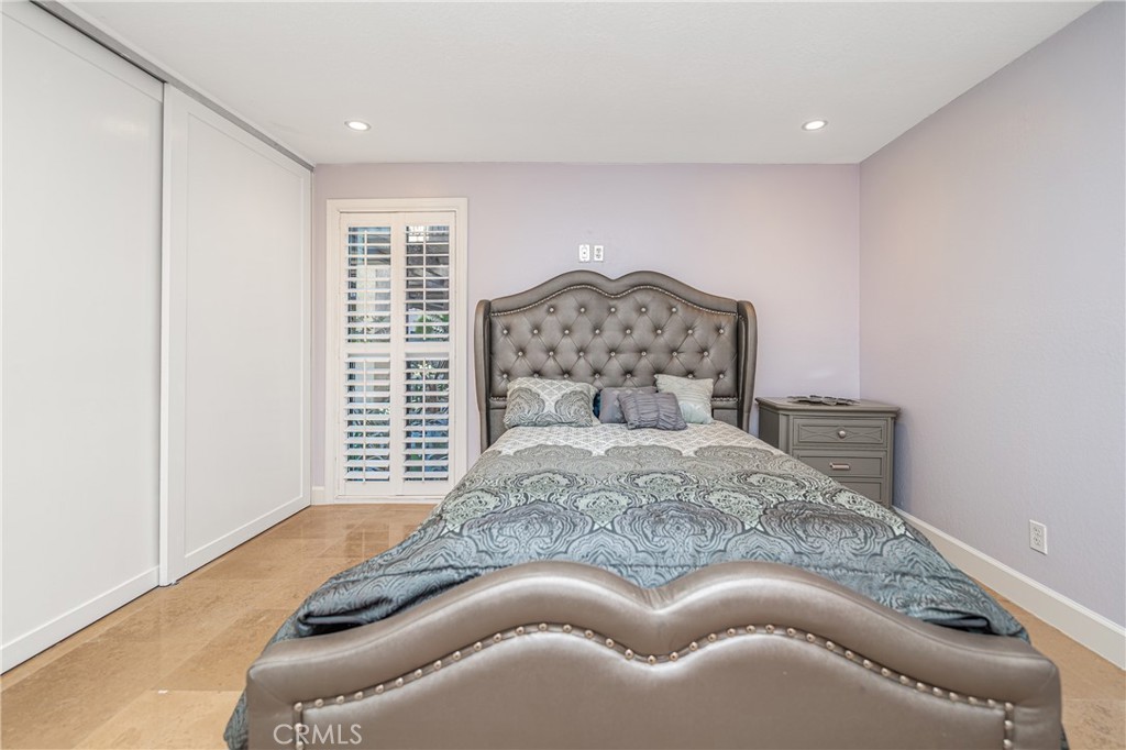 7138 Marina Pacifica Drive S