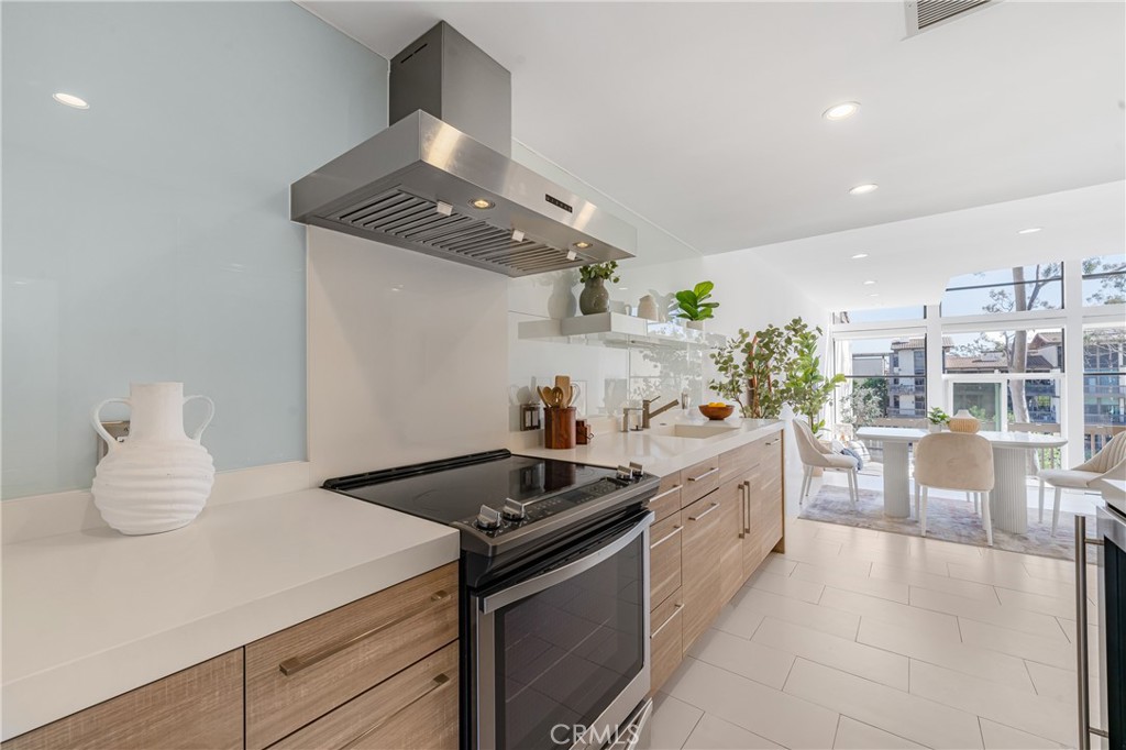 7324 Marina Pacifica Drive N