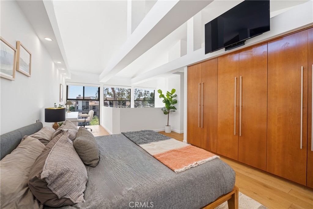 7324 Marina Pacifica Drive N