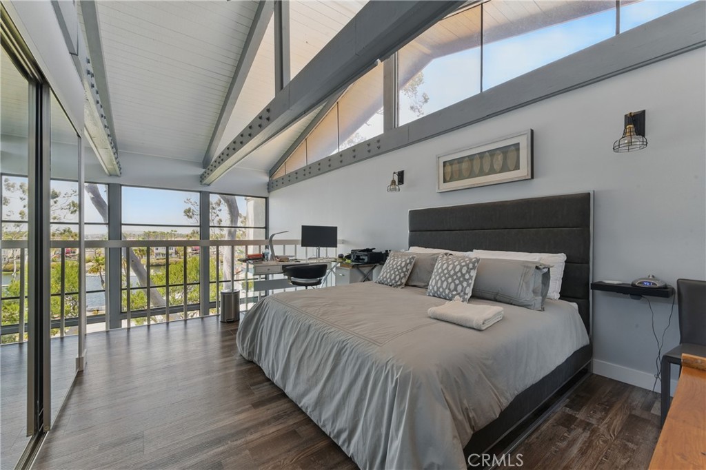 5313 Marina Pacifica Drive S