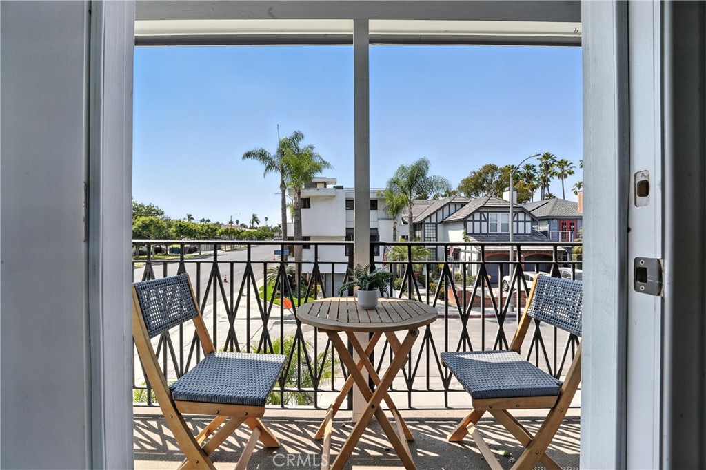 370 Bayside Drive N