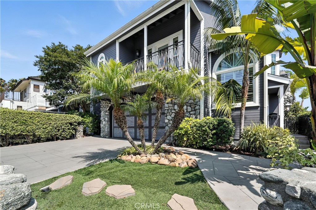 370 Bayside Drive N