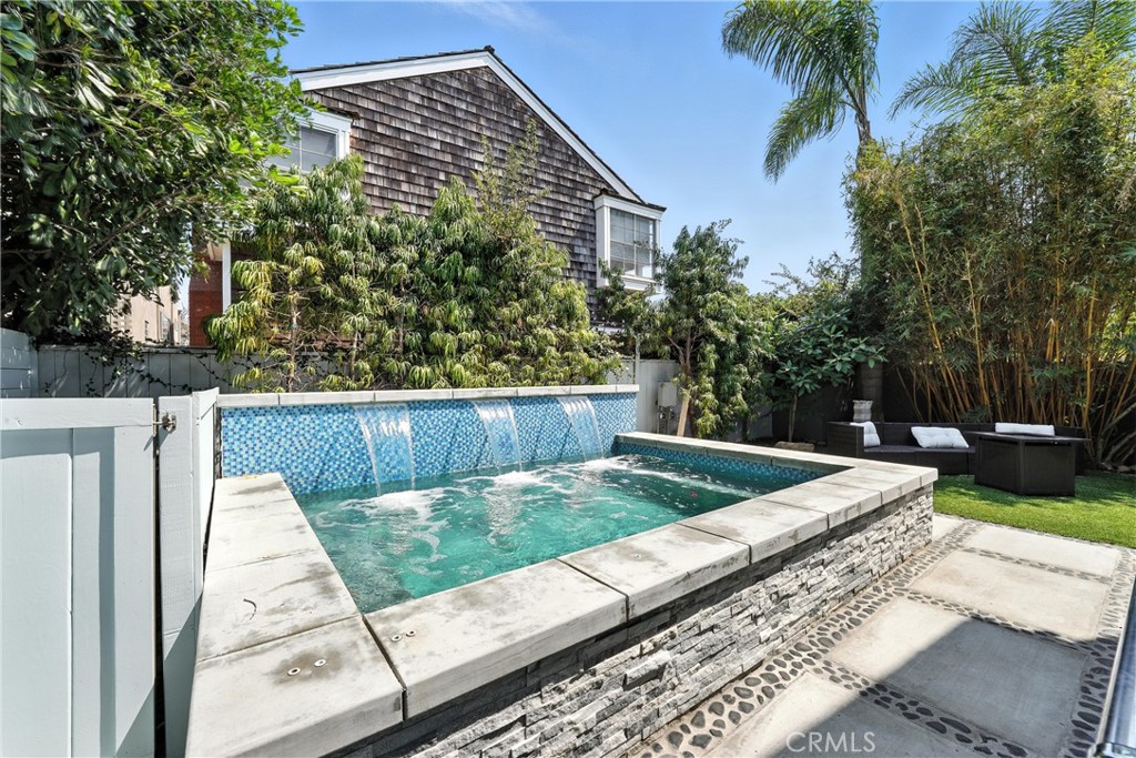 370 Bayside Drive N