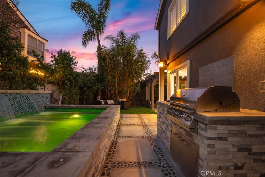 370 Bayside Drive N