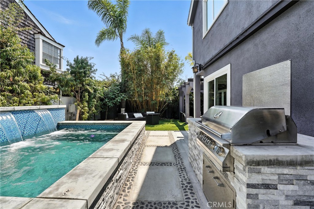 370 Bayside Drive N