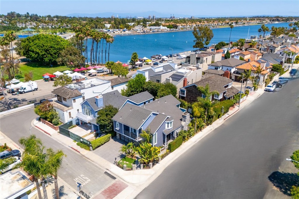 370 Bayside Drive N