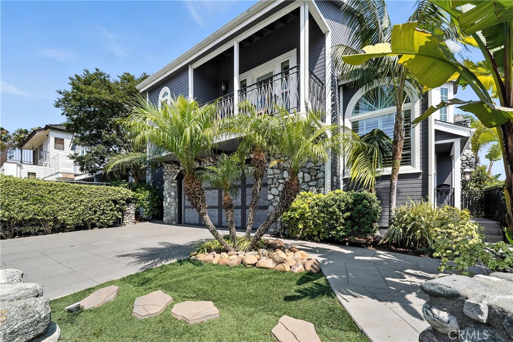 370 Bayside Drive N