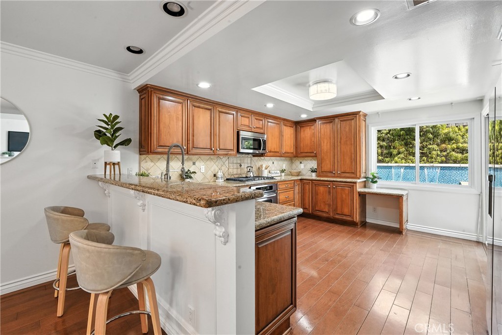 370 Bayside Drive N