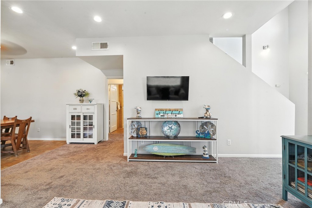 2275 Ximeno Avenue
