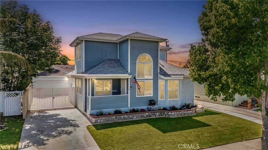 2275 Ximeno Avenue
