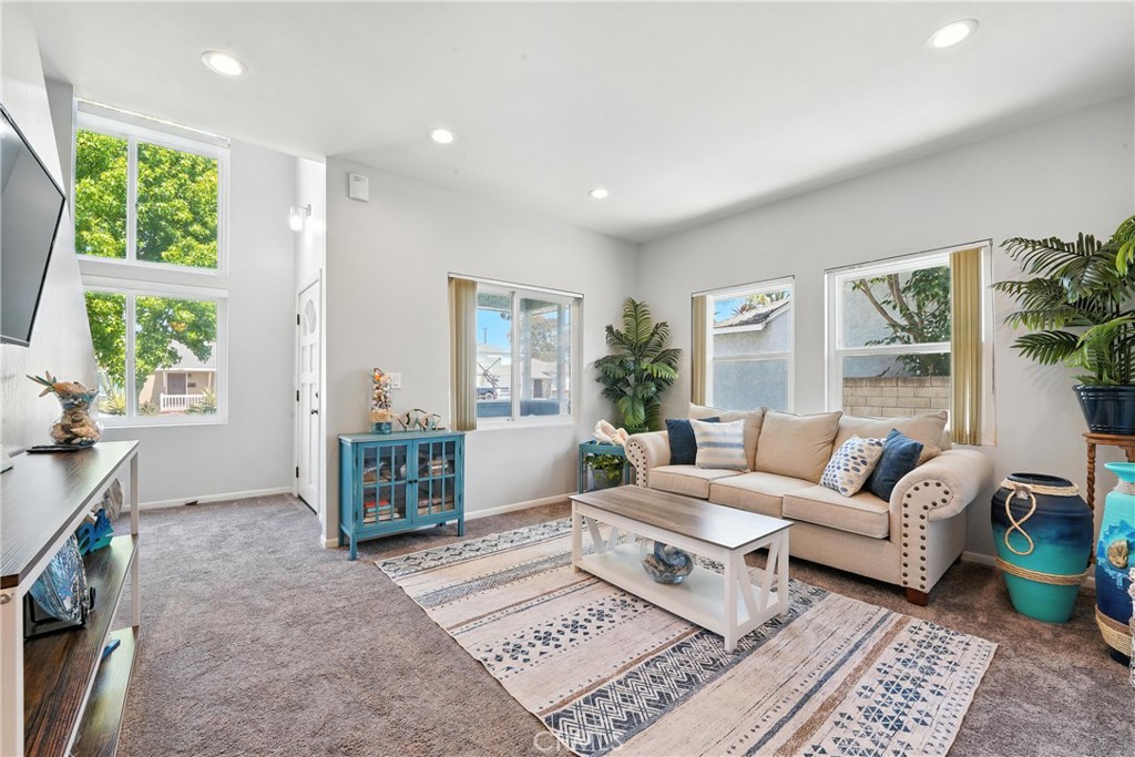 2275 Ximeno Avenue
