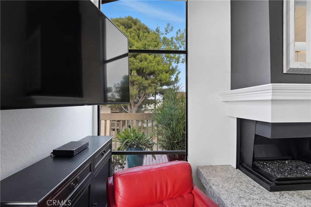 7327 Marina Pacifica S