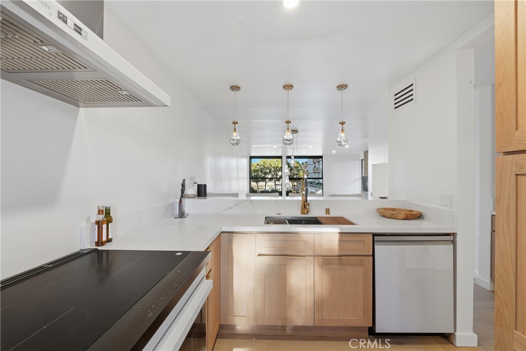 8103 Marina Pacifica N