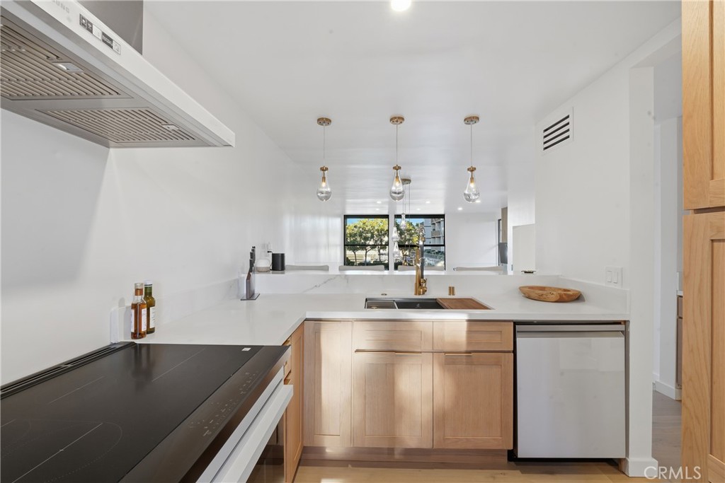 8103 Marina Pacifica N