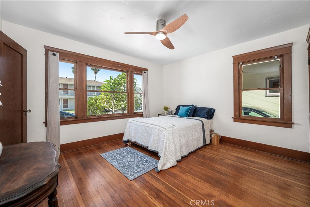 1005 Roswell