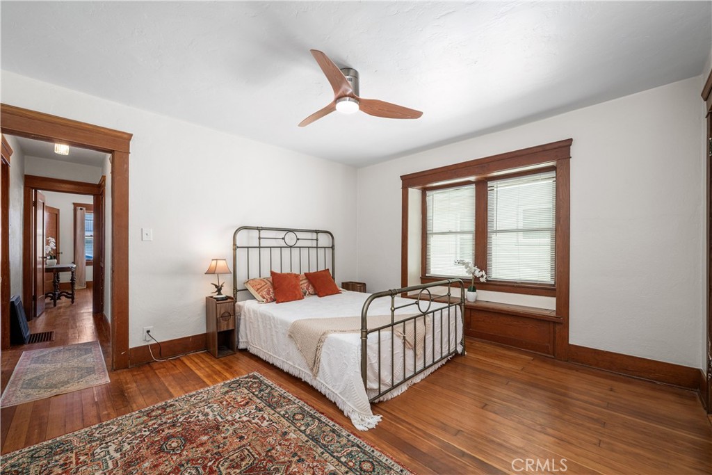 1005 Roswell