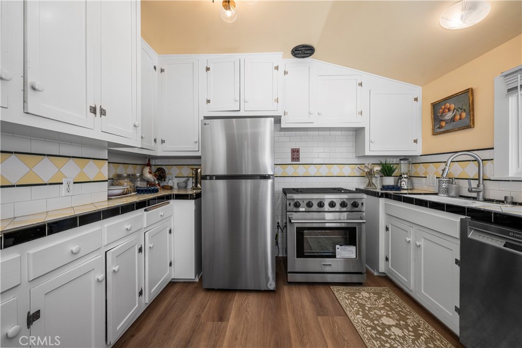 1005 Roswell