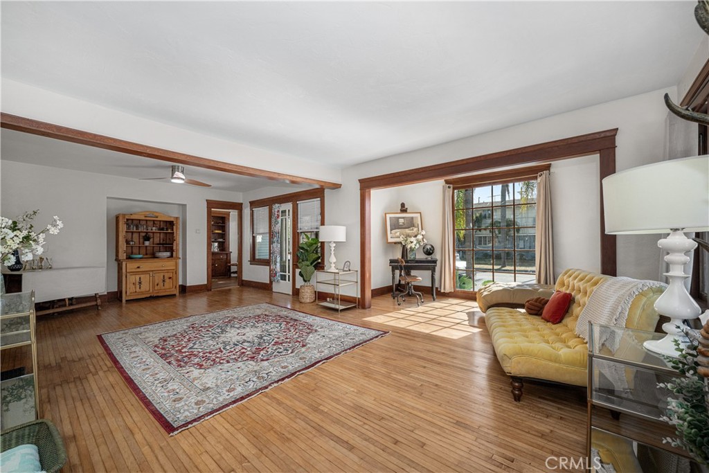 1005 Roswell