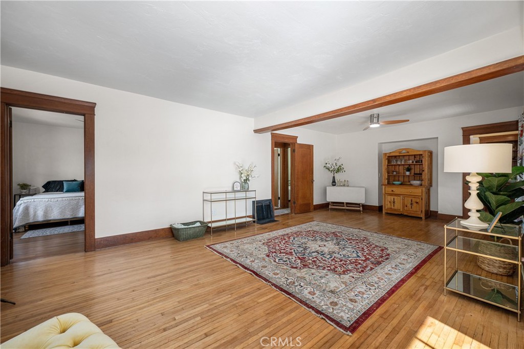 1005 Roswell