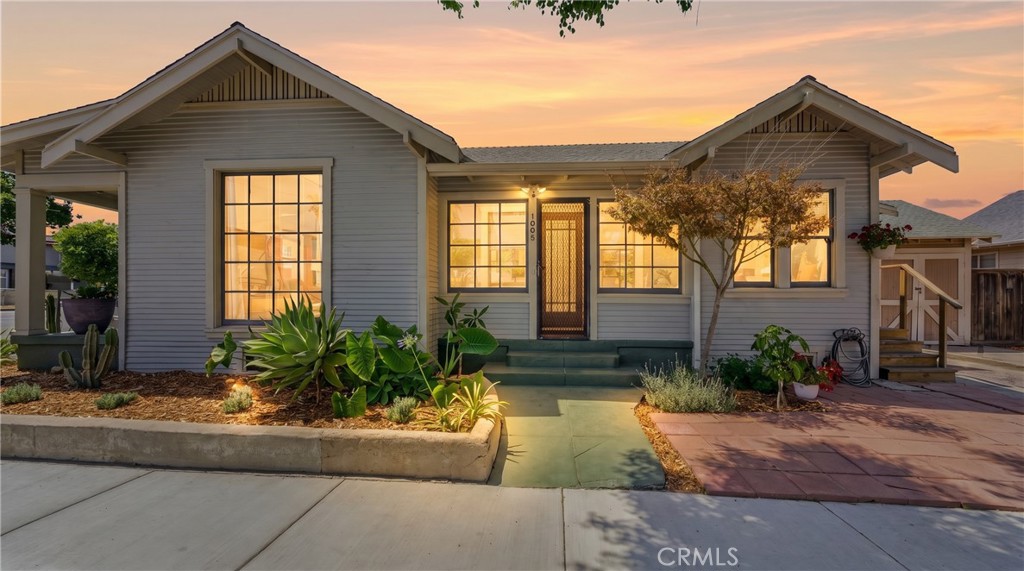 1005 Roswell