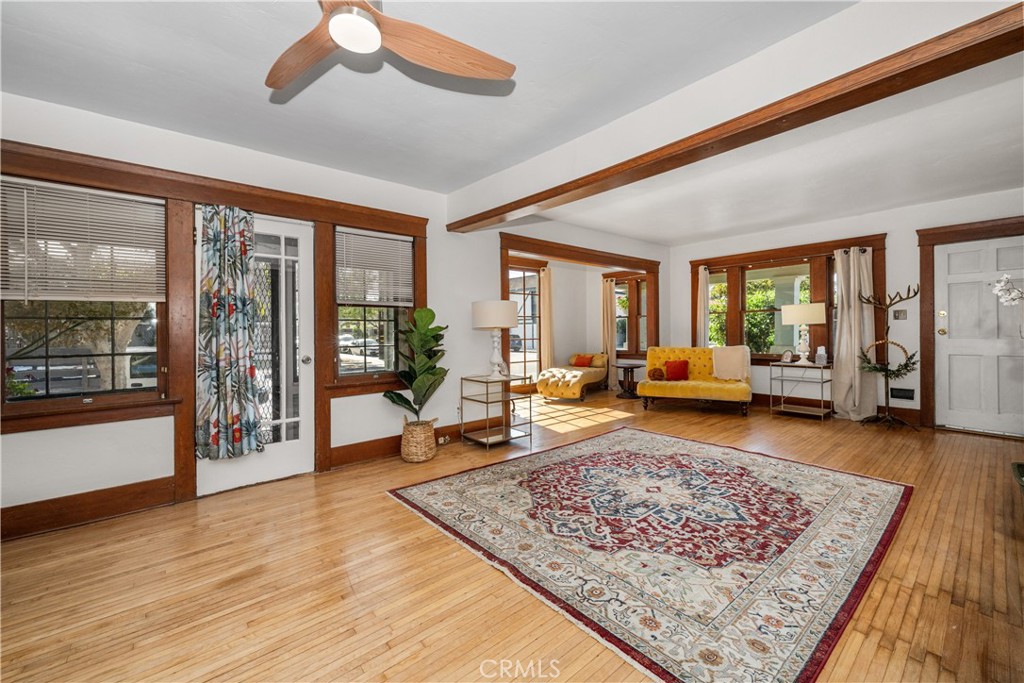 1005 Roswell