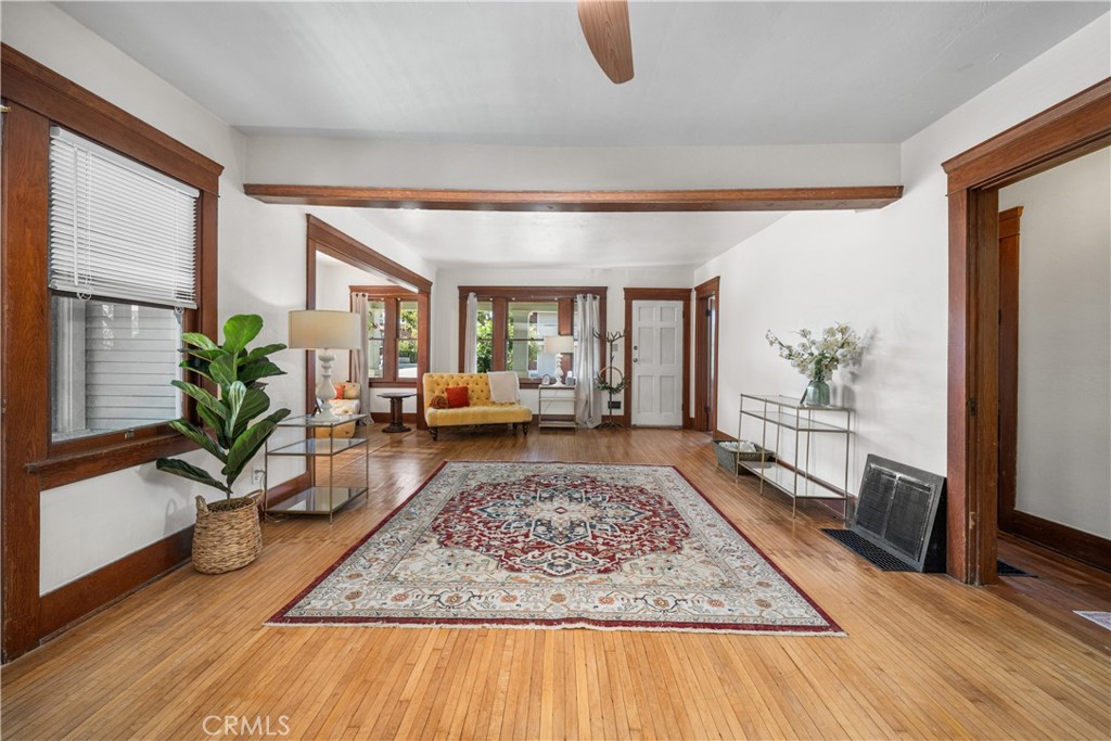 1005 Roswell