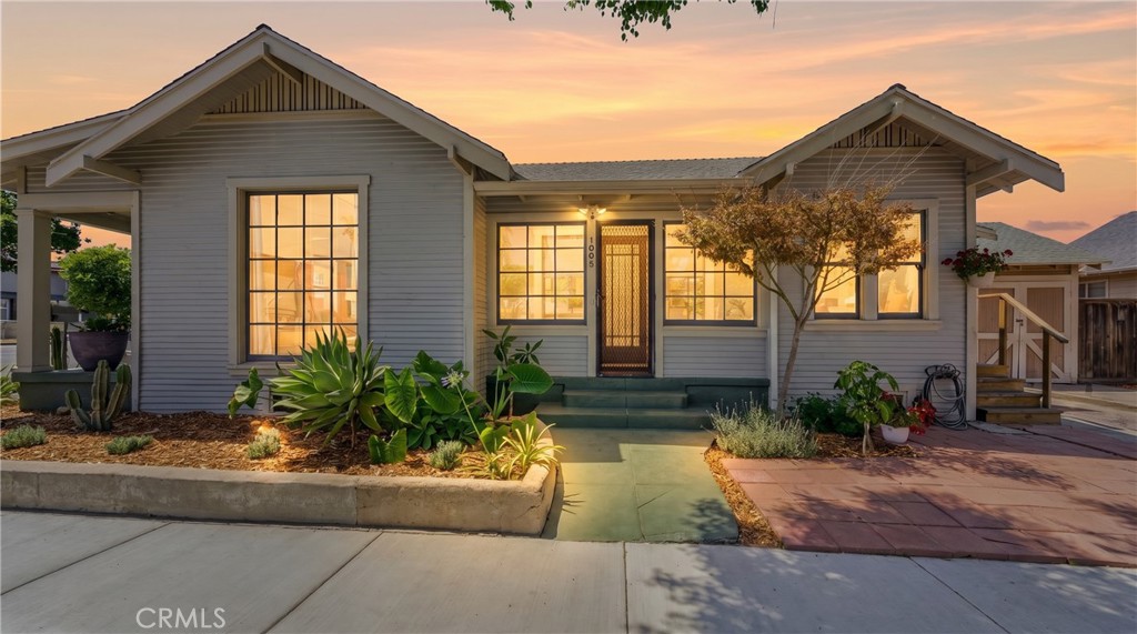 1005 Roswell