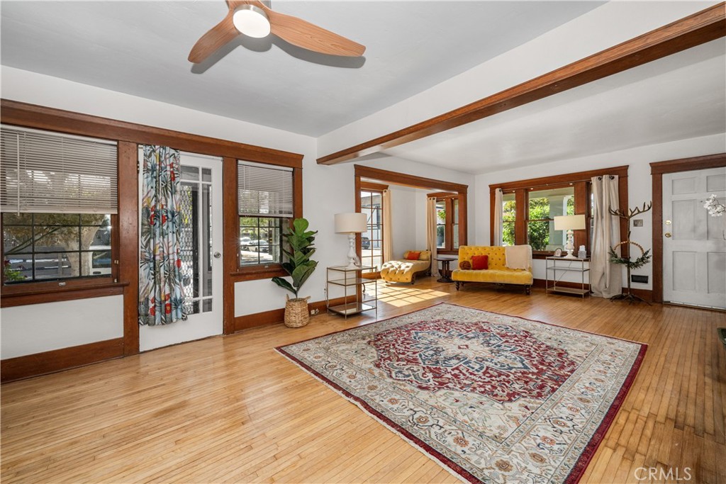 1005 Roswell