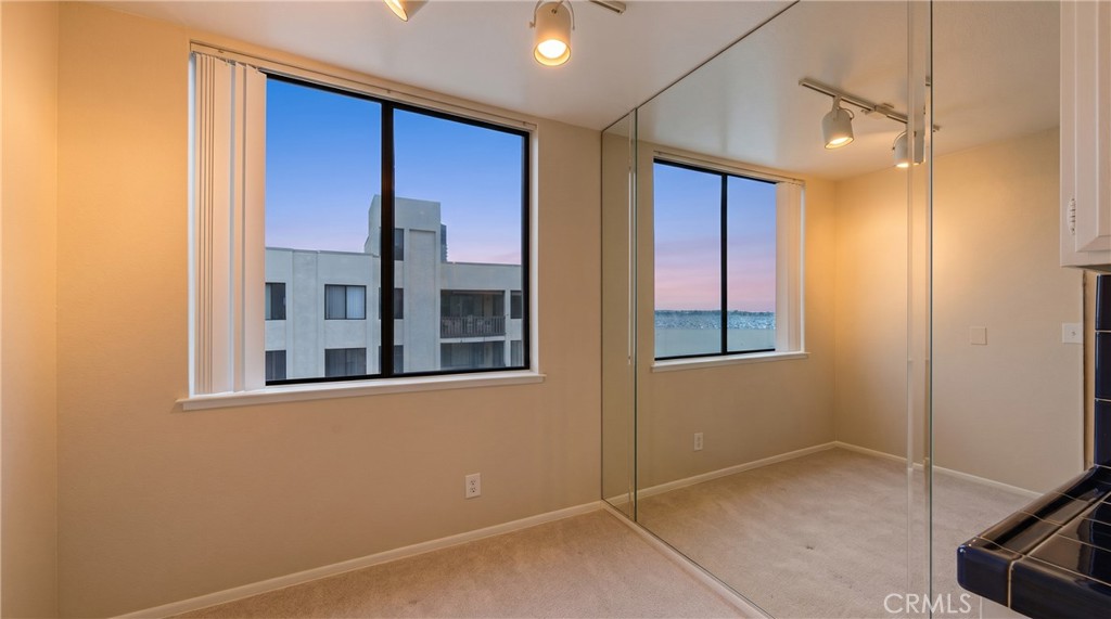 1140 E Ocean