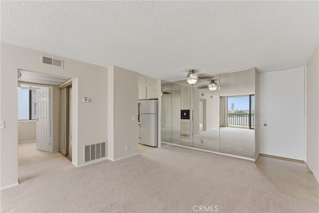 1140 E Ocean
