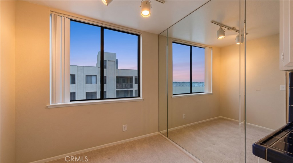 1140 E Ocean