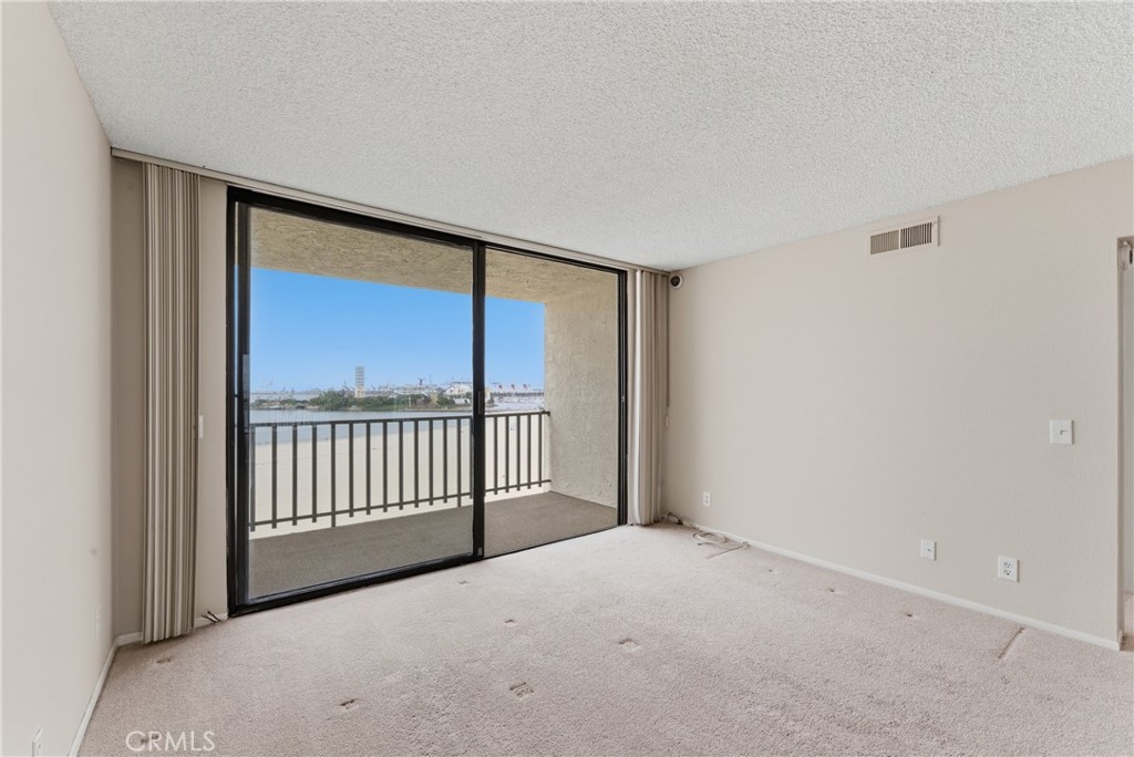 1140 E Ocean