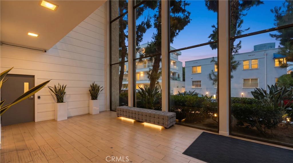 1140 E Ocean