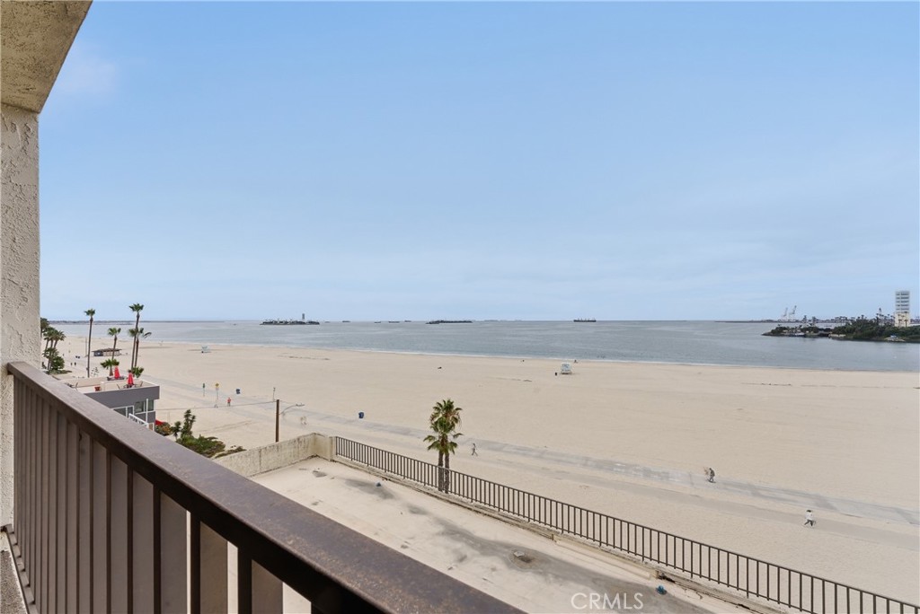 1140 E Ocean