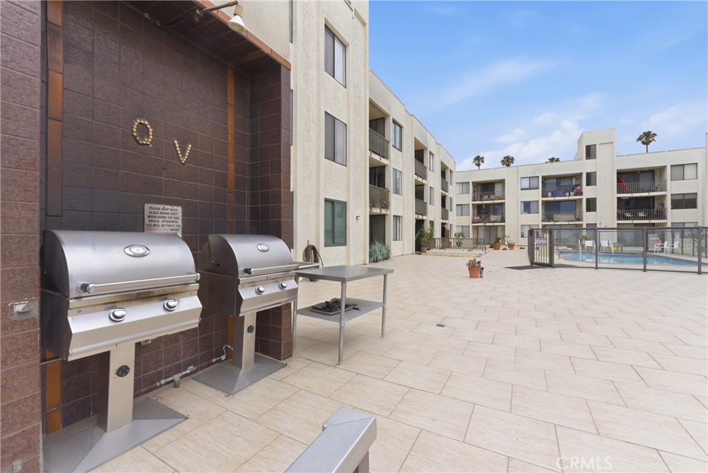 1140 E Ocean
