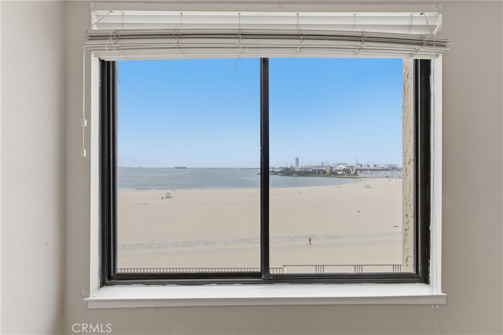 1140 E Ocean