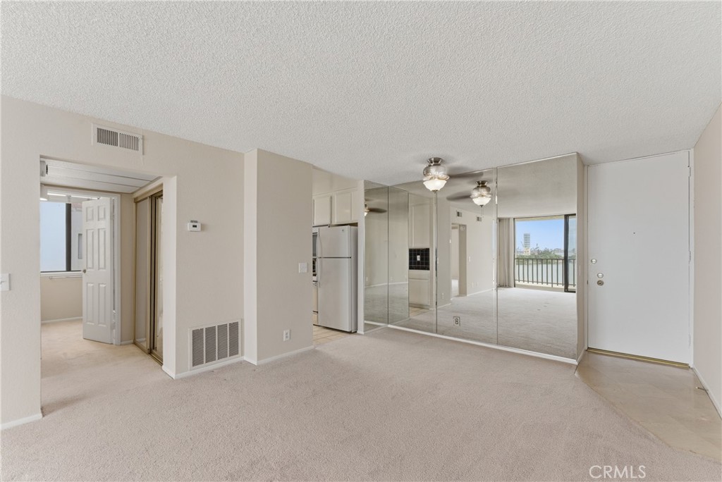 1140 E Ocean