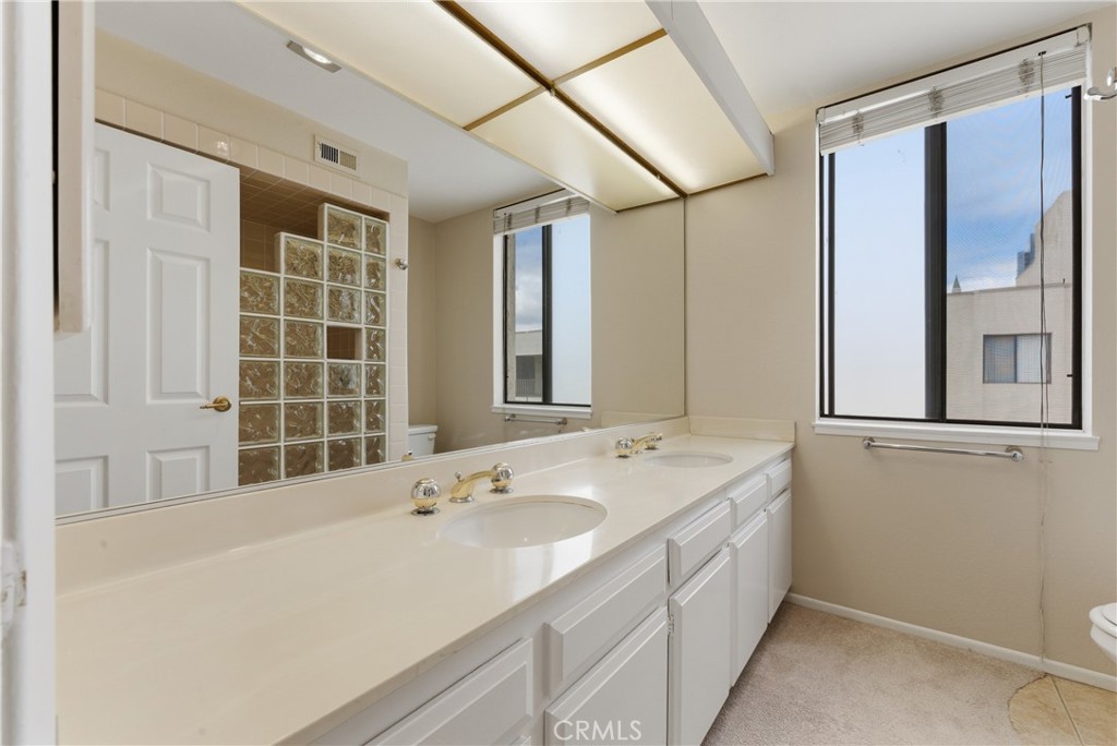 1140 E Ocean