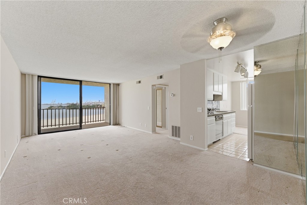 1140 E Ocean