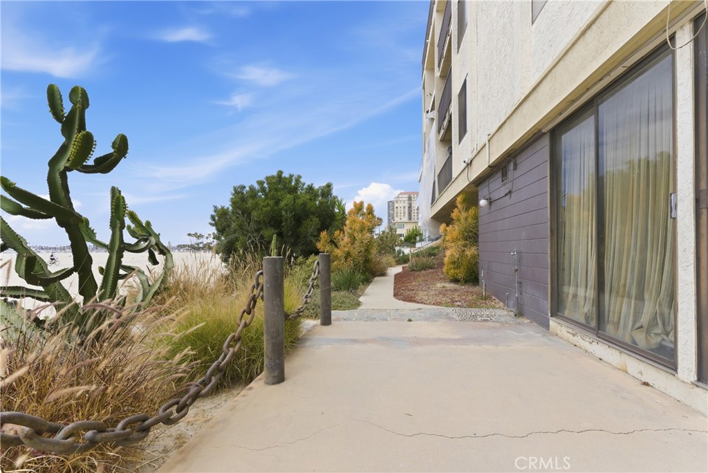1140 E Ocean