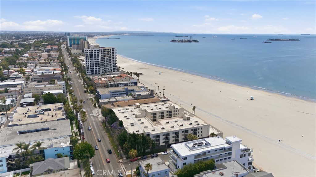 1140 E Ocean
