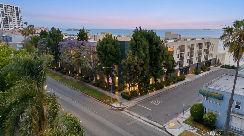 1140 E Ocean