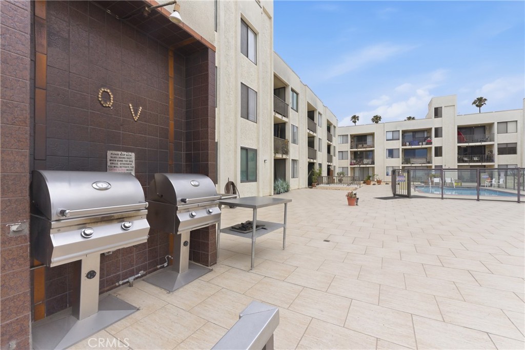 1140 E Ocean