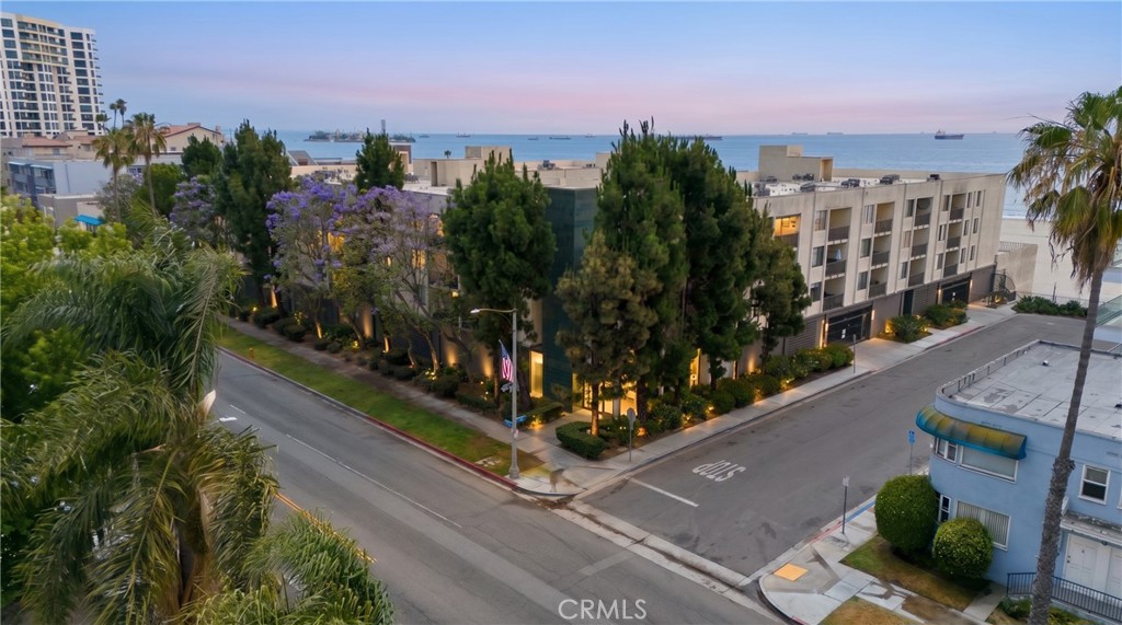 1140 E Ocean