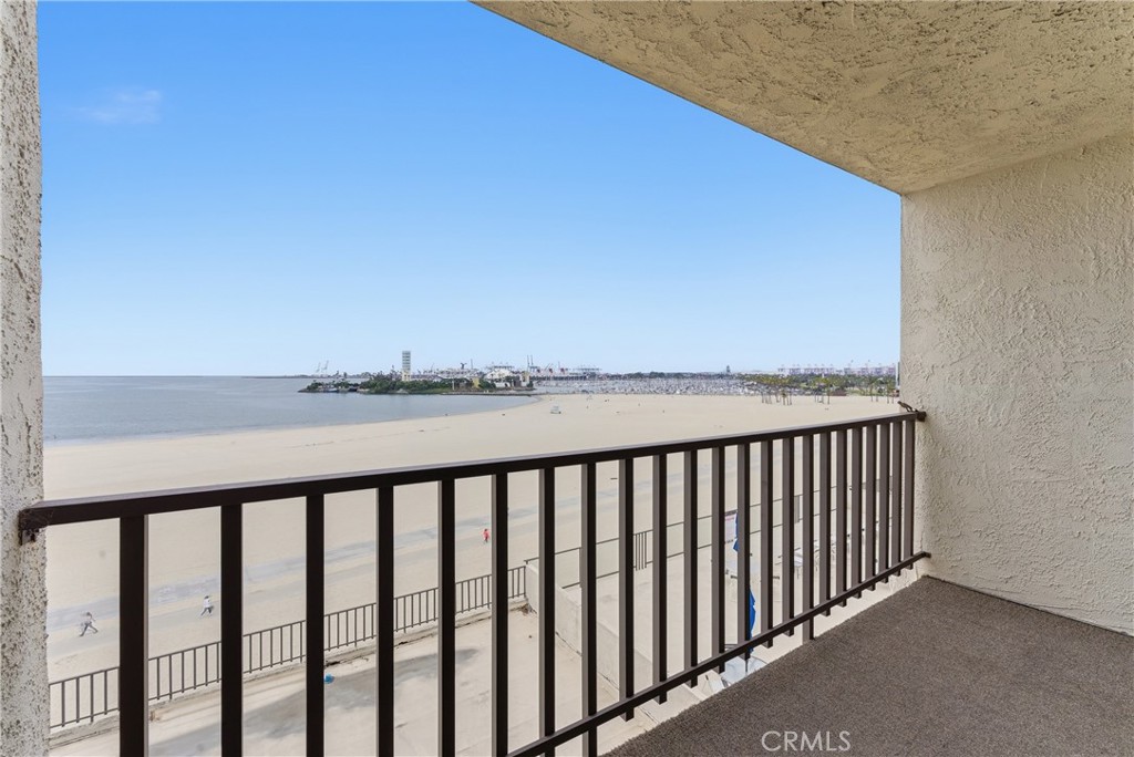 1140 E Ocean
