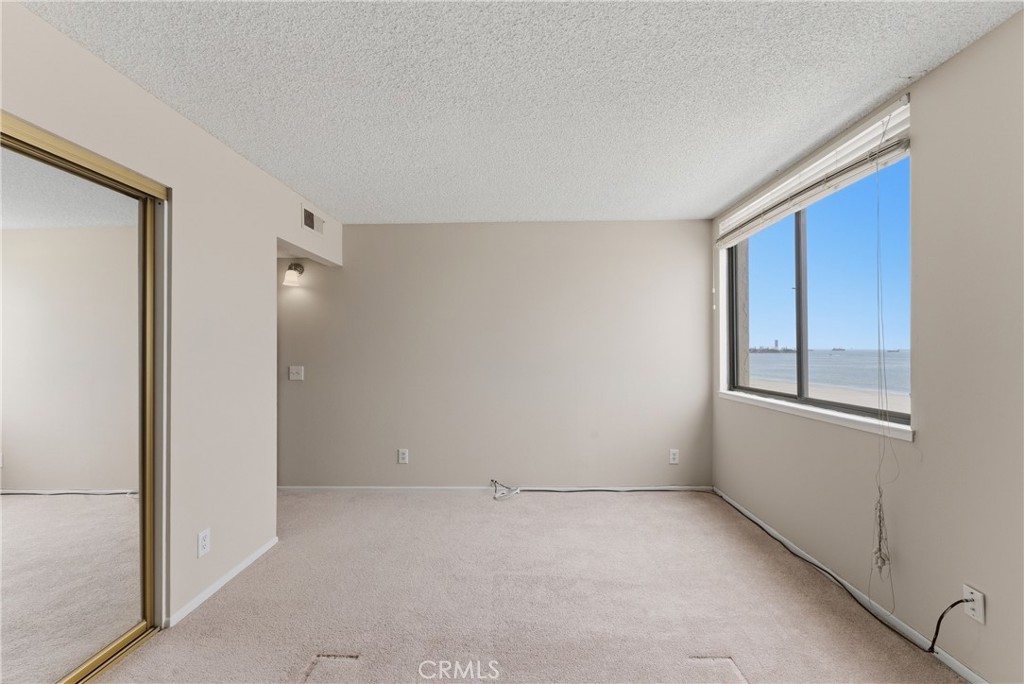 1140 E Ocean