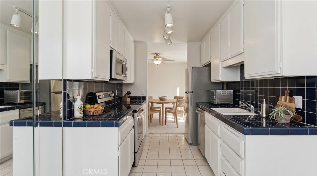 1140 E Ocean