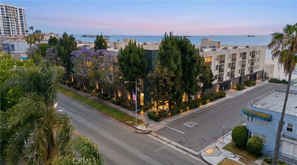 1140 E Ocean