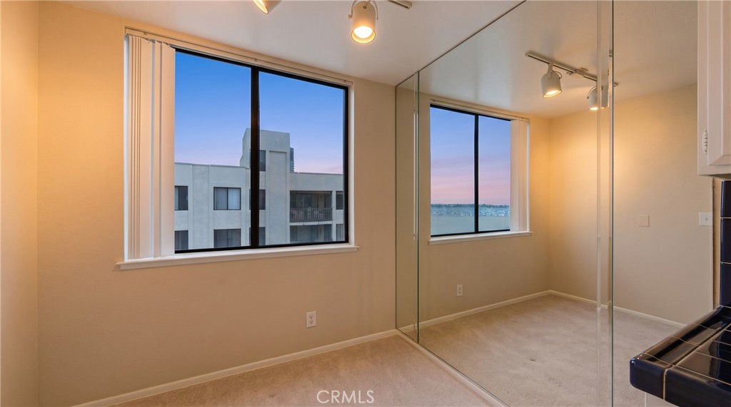 1140 E Ocean