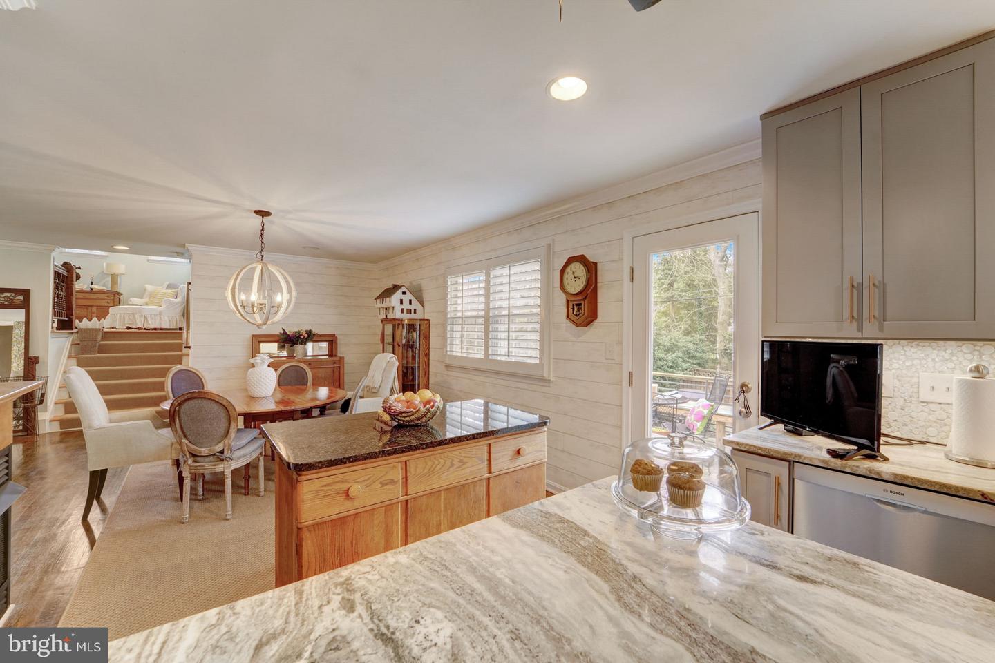 484 White Cedar Ln